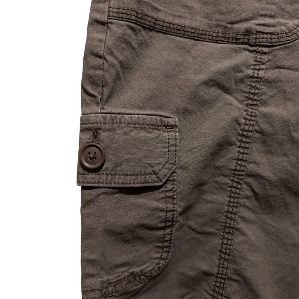 St. Johns Bay Plus Size Green Cargo Shorts | Size 18 - Picture 6 of 7